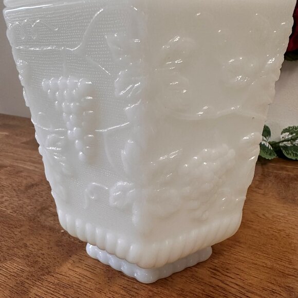 Anchor Hocking Fire King Milk Glass Grape Cookie‎ Jar Vintage Lidded Canister - Picture 5 of 8